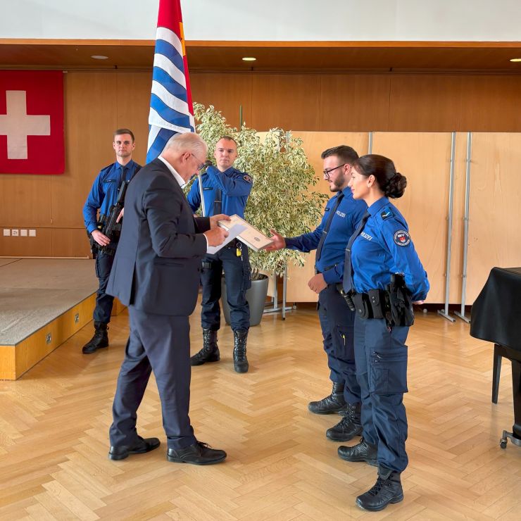 Vereidigung des Aspiranten Vincenzi und der Gefreiten Ringli